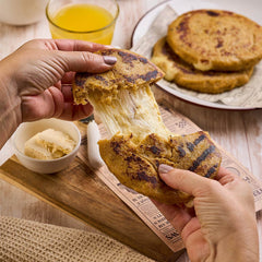 Arepas de Plátano Maduro Rellenas de Queso Mozzarella x 4 Unidades