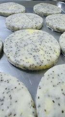 Arepas de Maíz con Semillas de Chía Rellenas de Queso Mozzarella